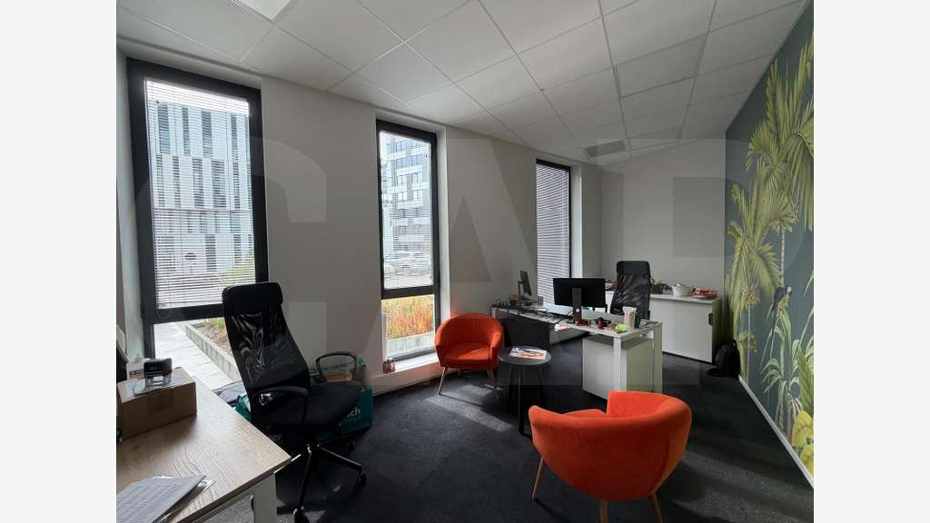 Bureaux aménagés cloisonnés ERP5 Via Silva Cesson
