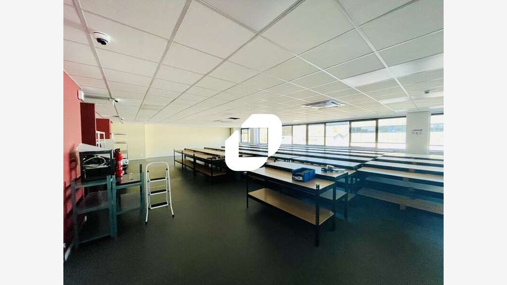 A louer Bureaux 324m² Champagne au mont d'or