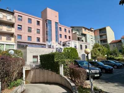 A louer bureaux 350m² à partir 150m² à Champagne