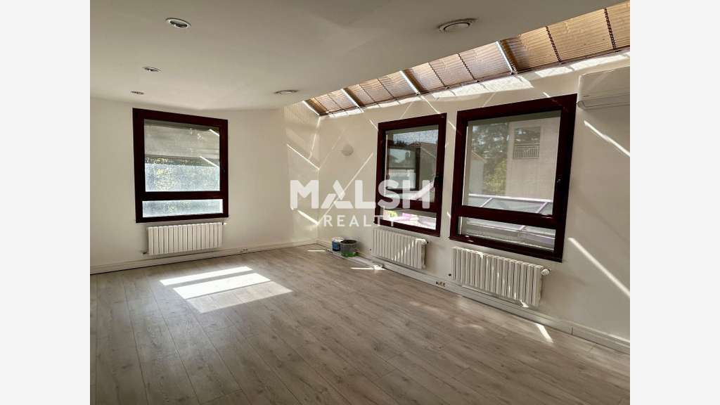 A louer bureaux 350m² à partir 150m² à Champagne