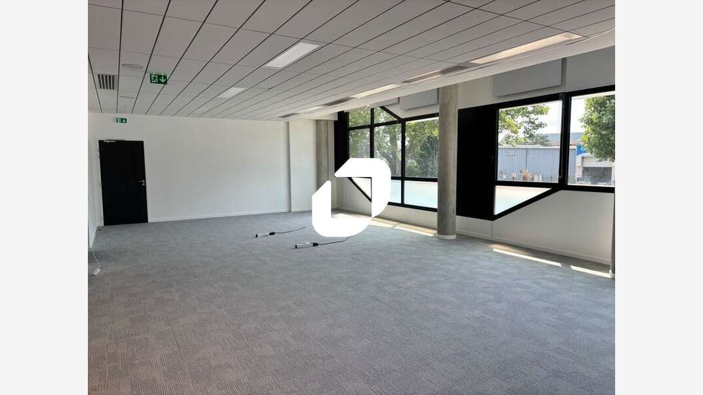 A louer Bureaux 243m² Champagne au mont d'or