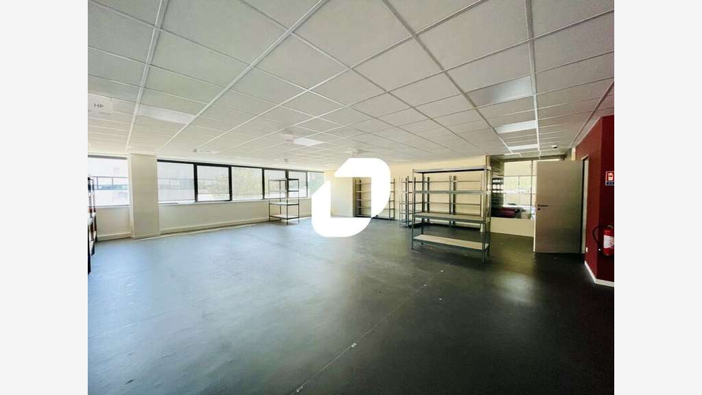 A louer Bureaux 324m² Champagne au mont d'or