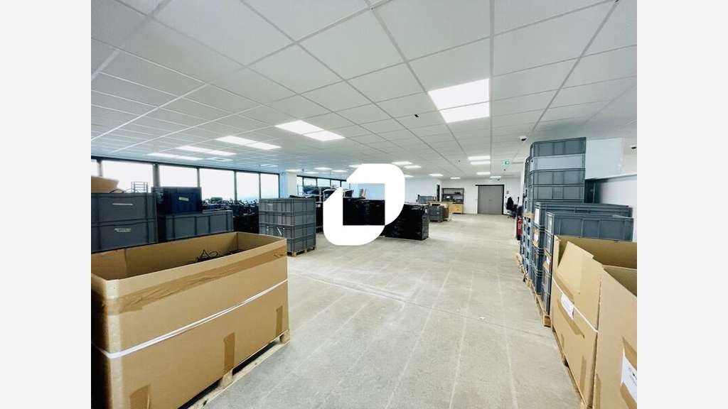 A louer Bureaux 324m² Champagne au mont d'or