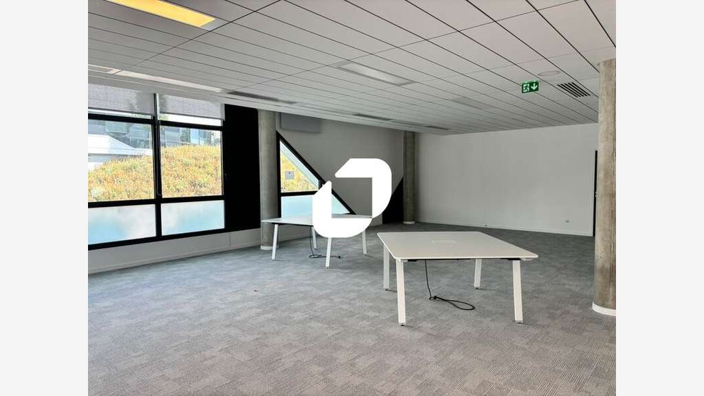 A louer Bureaux 243m² Champagne au mont d'or