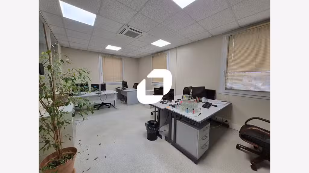 A louer Bureaux 301m² Champlan