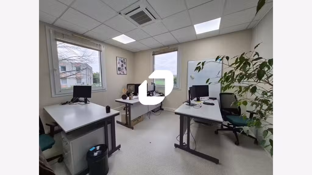 A louer Bureaux 301m² Champlan