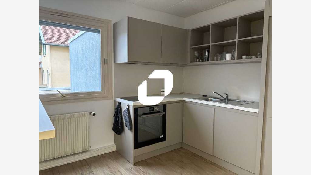 A louer Bureaux 154m² Charbonnieres les bains