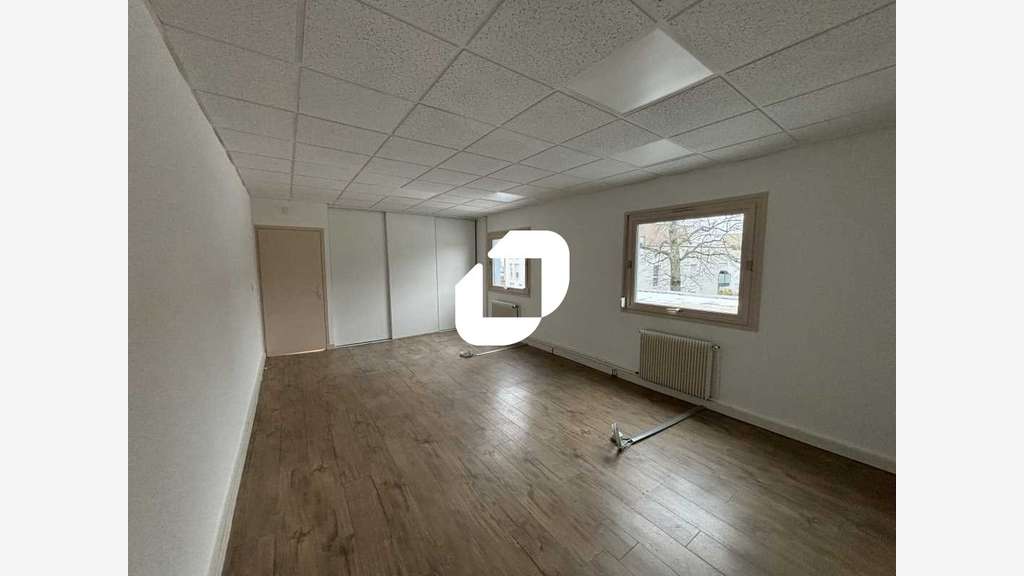 A louer Bureaux 154m² Charbonnieres les bains