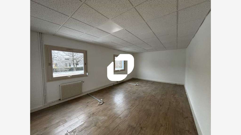 A louer Bureaux 154m² Charbonnieres les bains