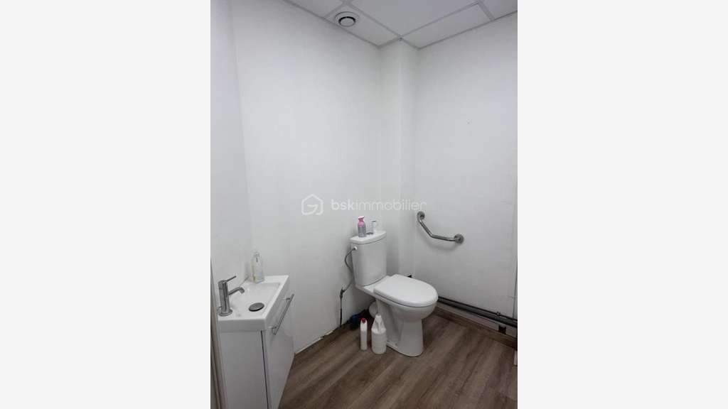 À LOUER - BUREAUX PROFESSIONNELS - 77 M² - C