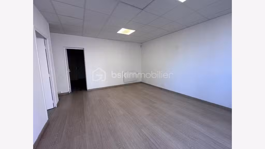 À LOUER - BUREAUX PROFESSIONNELS - 77 M² - C