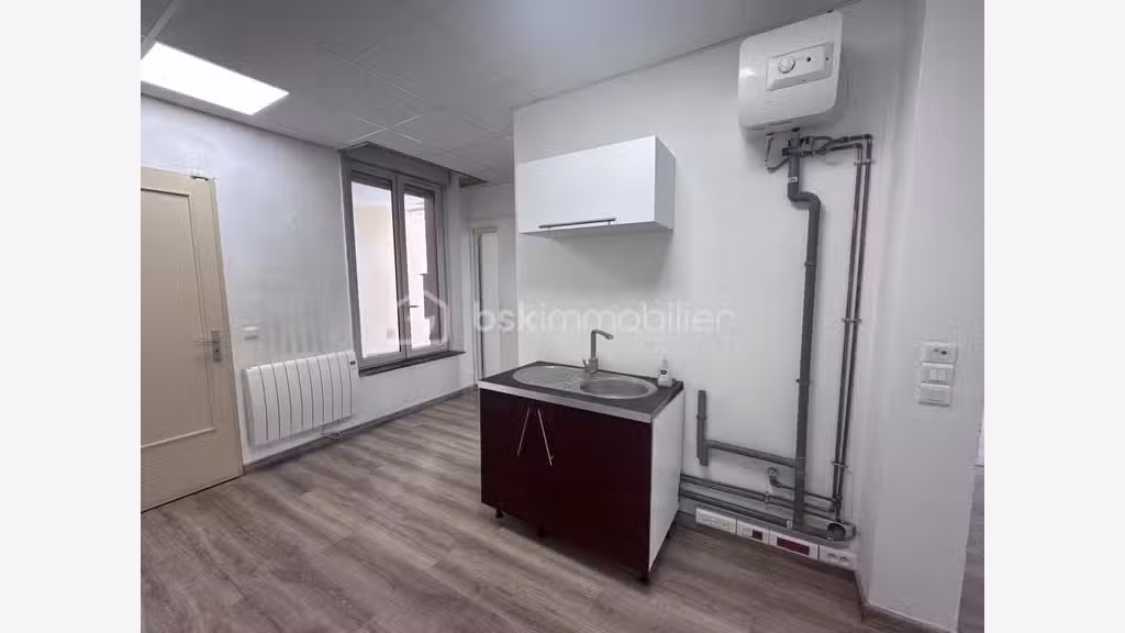 À LOUER - BUREAUX PROFESSIONNELS - 77 M² - C