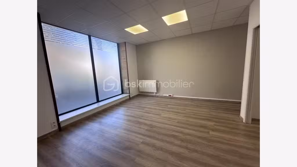 À LOUER - BUREAUX PROFESSIONNELS - 77 M² - C
