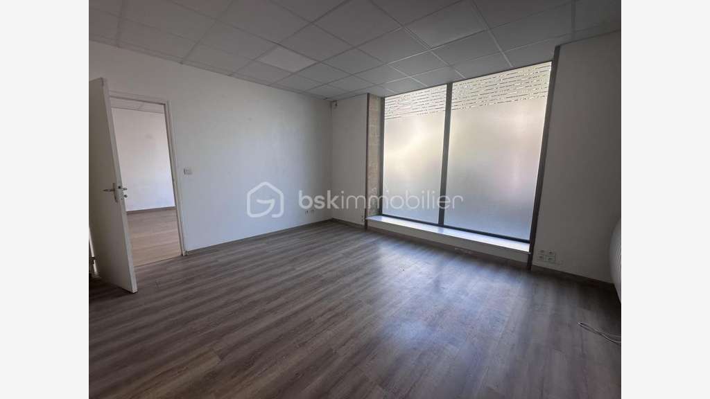 À LOUER - BUREAUX PROFESSIONNELS - 77 M² - C