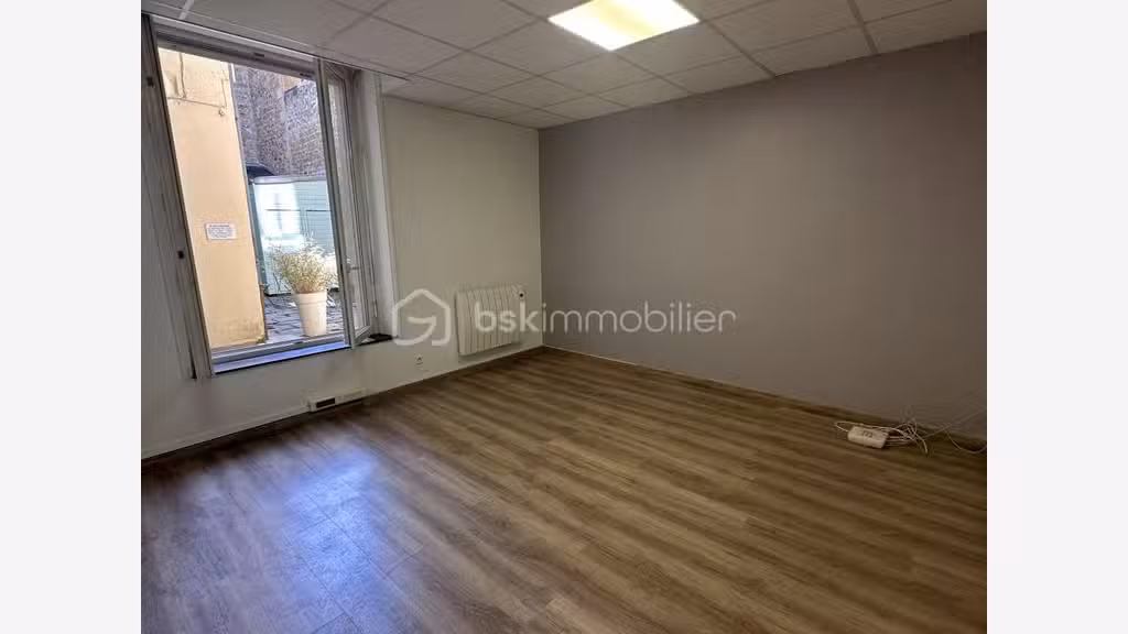 À LOUER - BUREAUX PROFESSIONNELS - 77 M² - C