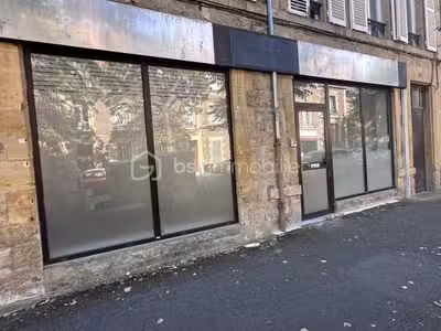 À LOUER - BUREAUX PROFESSIONNELS - 77 M² - C