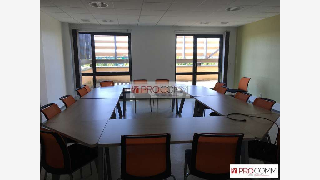 Bureaux de 44m² à louer au 2ème étage à Chartres
