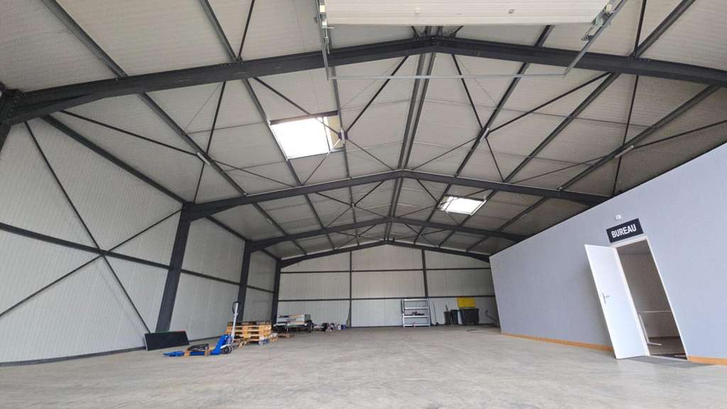 28500 CHERISY - Local d'activité 400 m2-Parcelle 