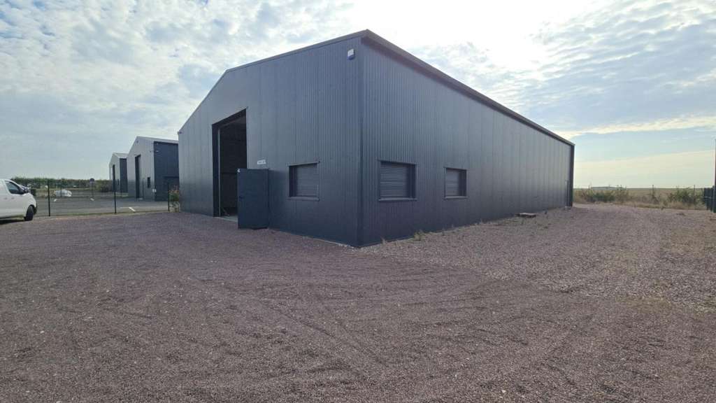 28500 CHERISY - Local d'activité 400 m2-Parcelle 