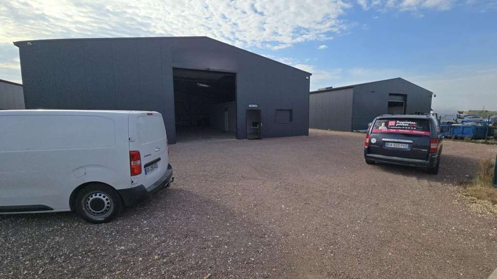 28500 CHERISY - Local d'activité 400 m2-Parcelle 