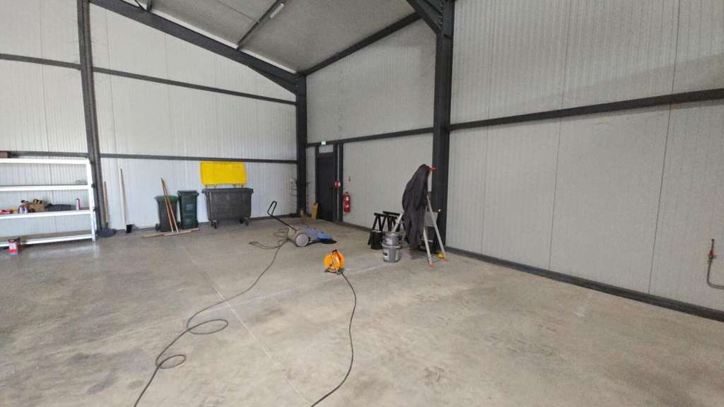 28500 CHERISY - Local d'activité 400 m2-Parcelle 
