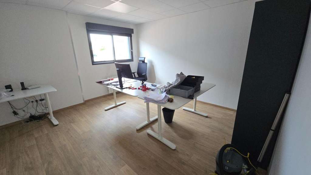28500 CHERISY - Local d'activité 400 m2-Parcelle 