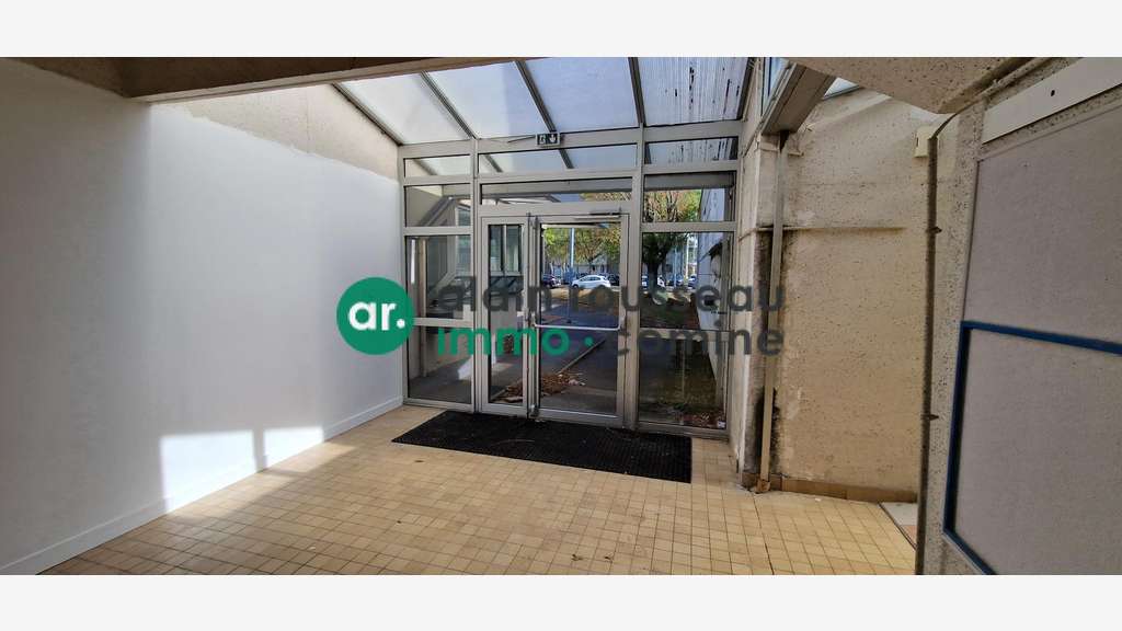 Bureaux 575m² à louer à Cholet