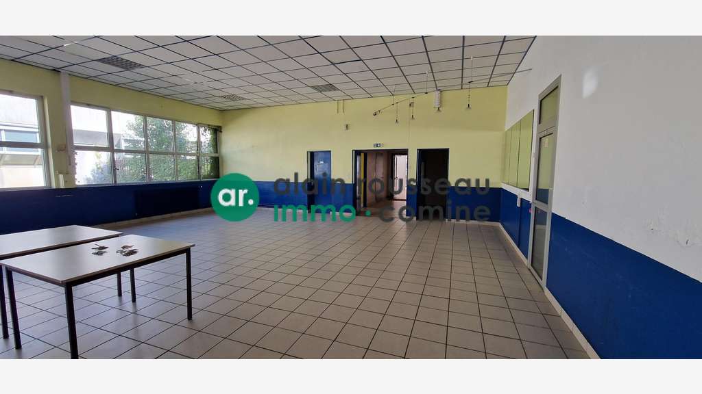 Bureaux 575m² à louer à Cholet