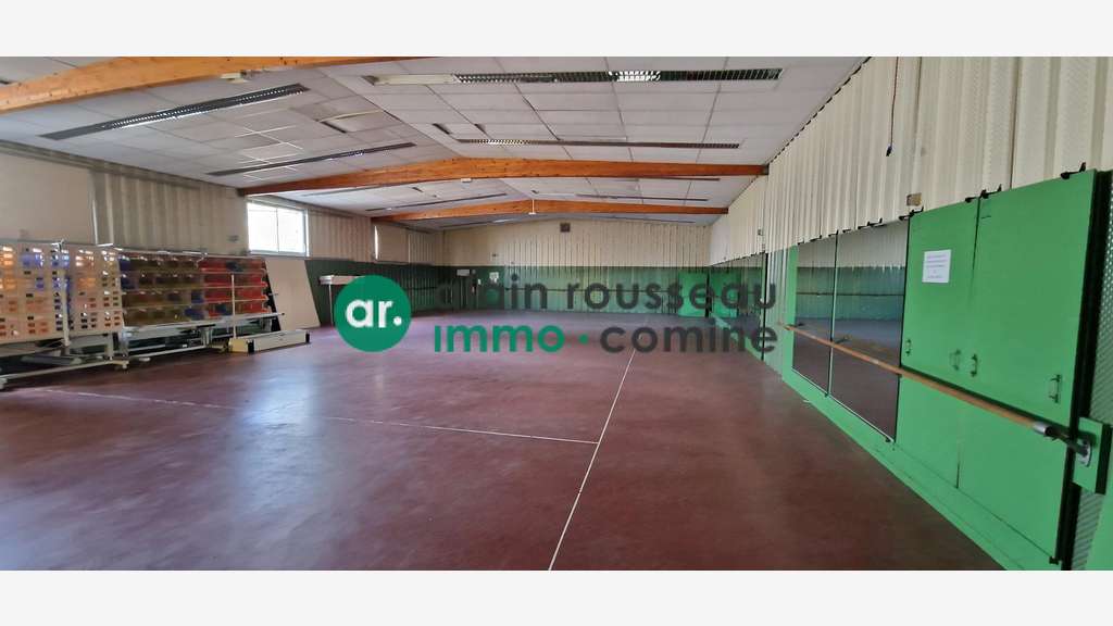 Bureaux 575m² à louer à Cholet