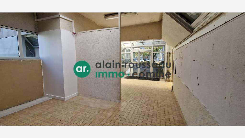 Bureaux 575m² à louer à Cholet