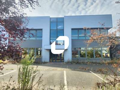 A louer Bureaux 1304m² Coignieres