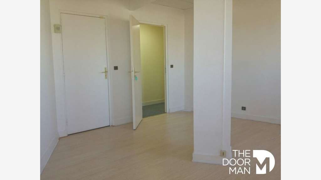 A louer bureau 20m² R+1 à Coignières