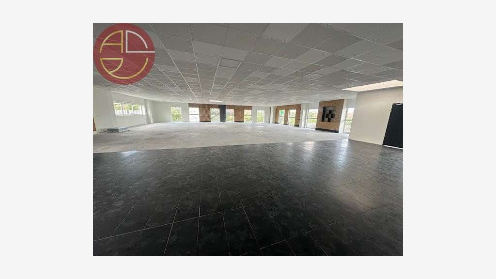 NORD-OUEST TOULOUSE  COLOMIERS  À LOUER  300 M²