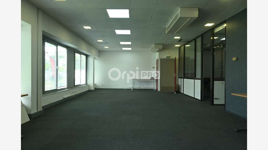 Bureaux de 120m² à 750m² à louer à Corbas