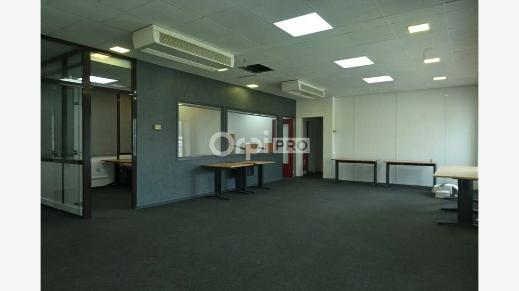 Bureaux de 120m² à 750m² à louer à Corbas