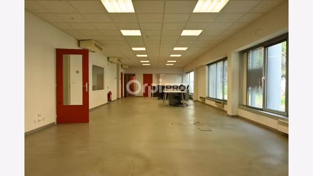 Bureaux de 120m² à 750m² à louer à Corbas