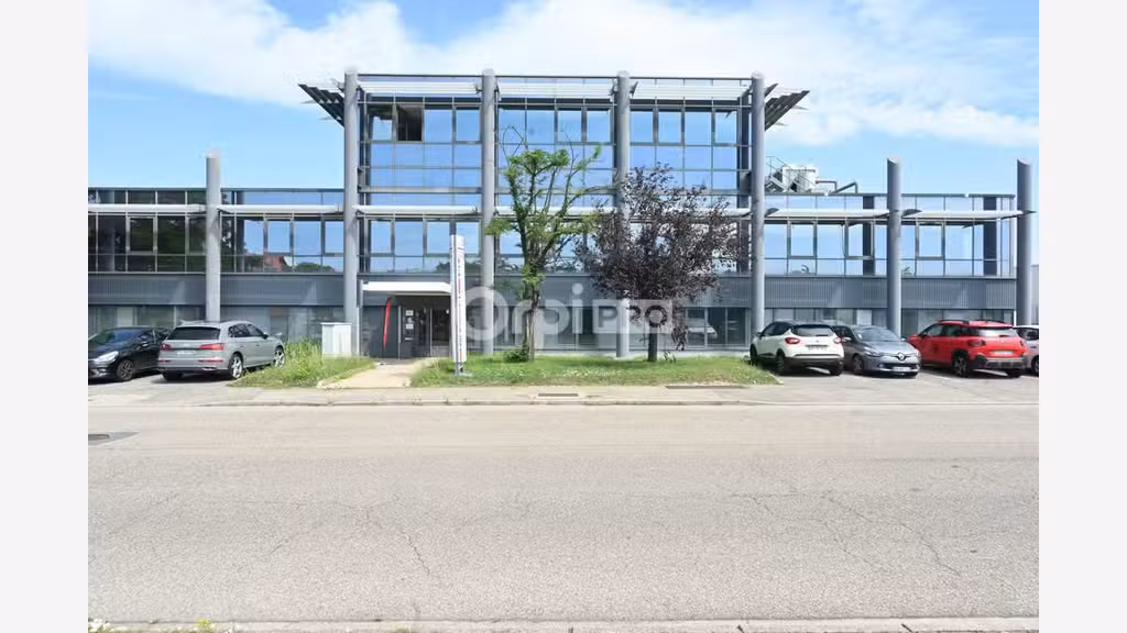 Bureaux de 120m² à 750m² à louer à Corbas