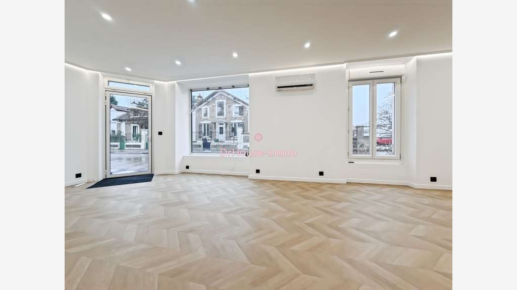 Bureau meublé avec point deau 10m² à Corbeil