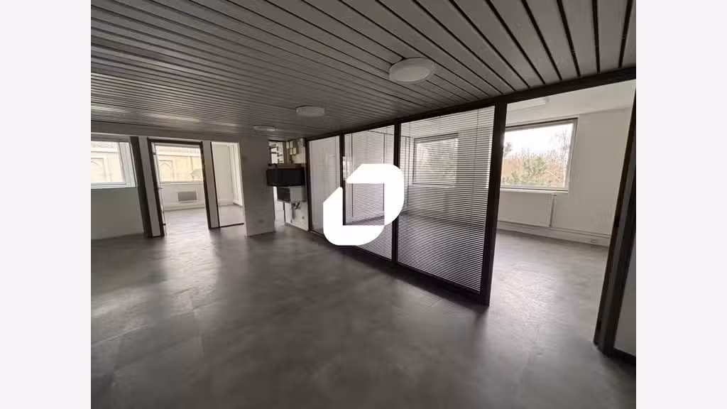 A louer Bureaux 74m² Evry courcouronnes