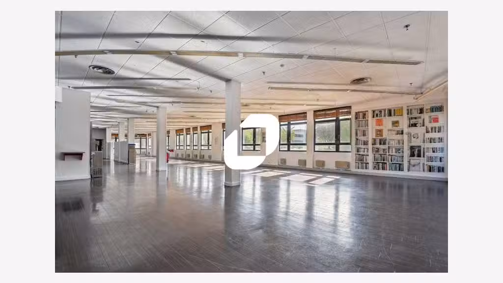 A louer Bureaux 8000m² Evry courcouronnes