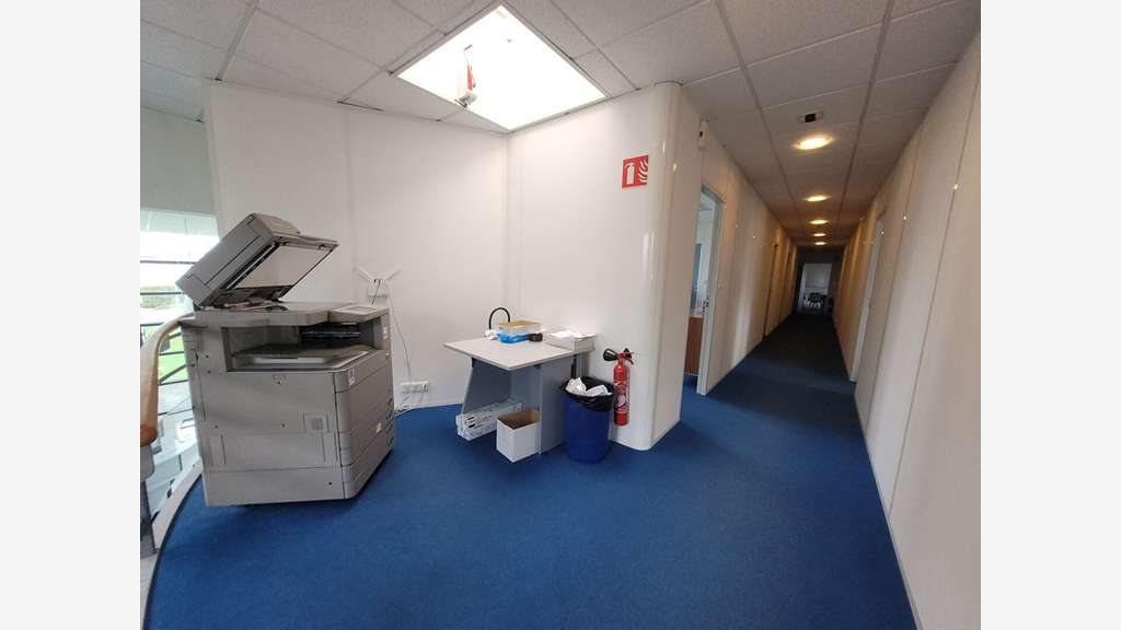 A LOUER - Cugand - Bureaux 500 m² + Garage 95 m²