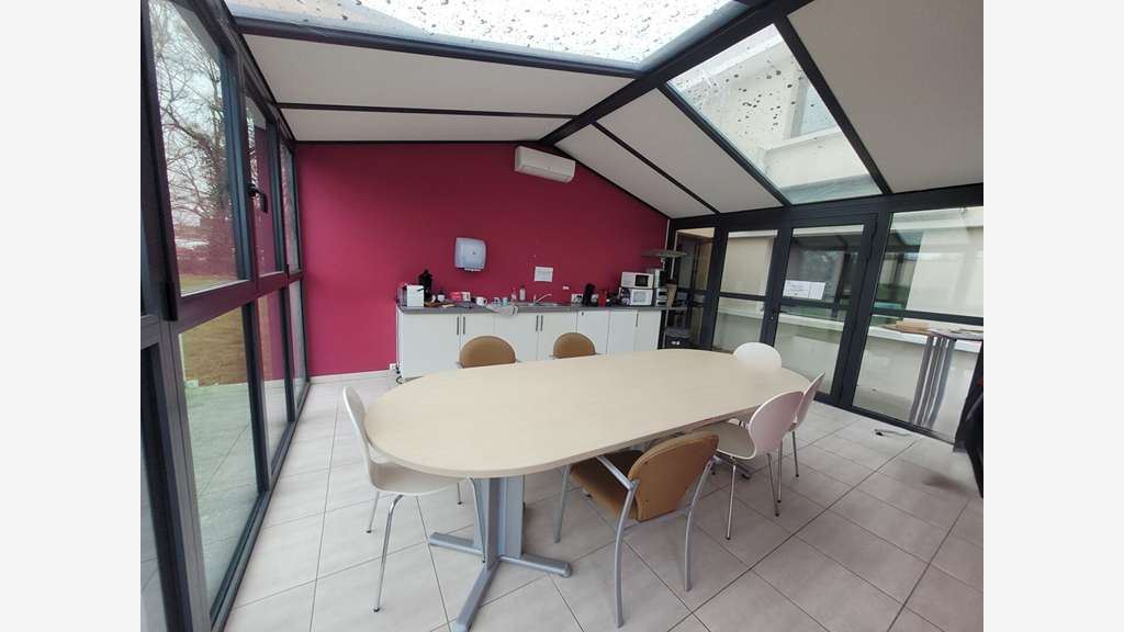 A LOUER - Cugand - Bureaux 500 m² + Garage 95 m²