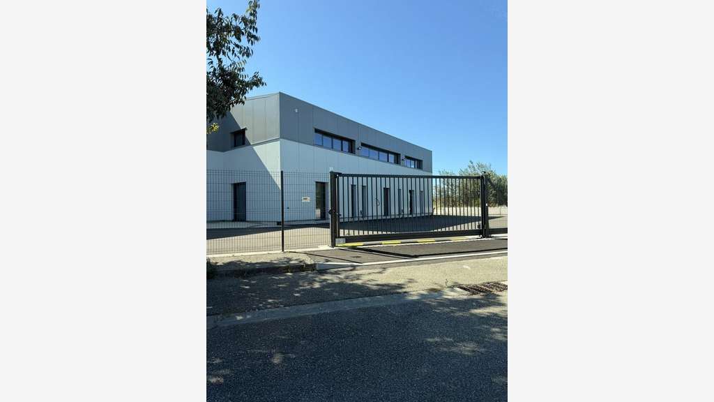 Bureaux neufs 160m² à louer à Cavaillon 