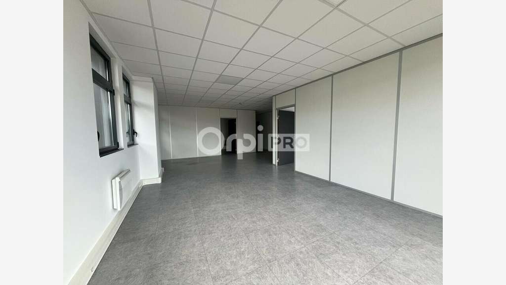 Bureau 110m² RDC à louer à Servon