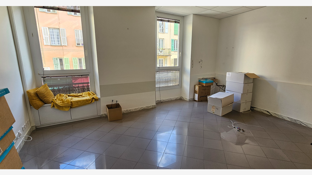 A louer double bureau 20 et 10m² à Nice Smolett
