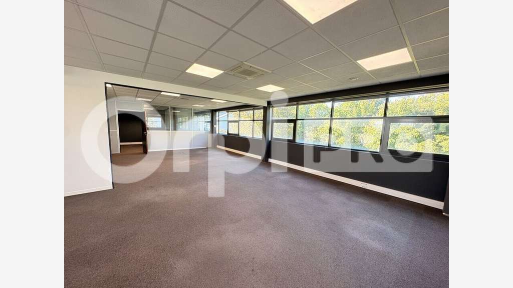 A louer bureaux 222m² emplacement premium Dardilly