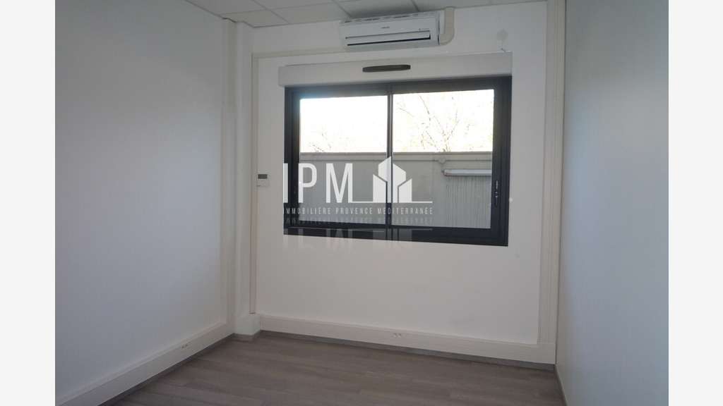 A louer bureaux de 15m² en ZAC à Roquevaire