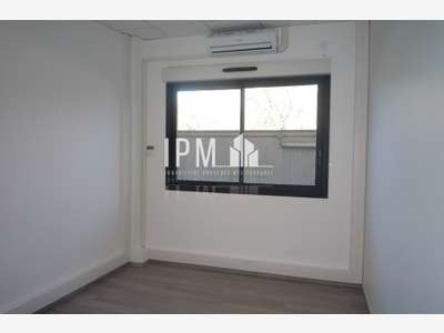 A louer bureaux de 15m² en ZAC à Roquevaire
