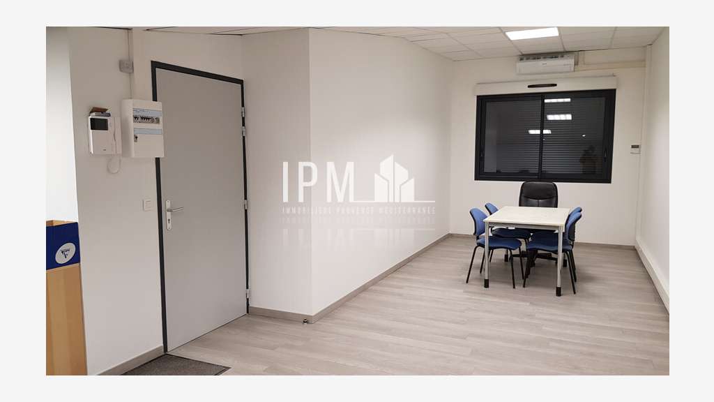 A louer bureaux de 38m² en ZAC à Roquevaire 13360