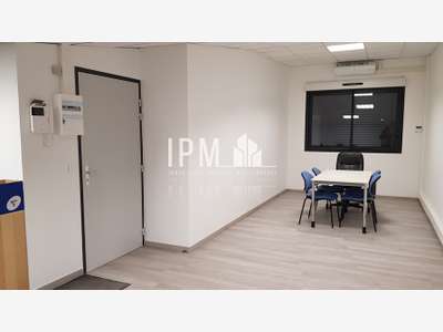 A louer bureaux de 38m² en ZAC à Roquevaire 13360